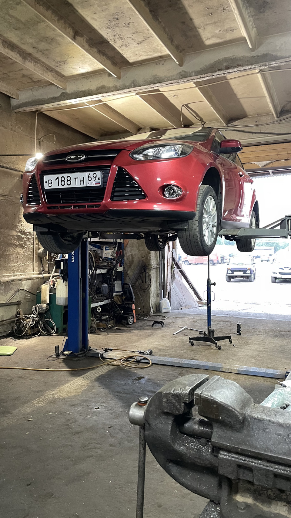 Сайлентблоки под пружинных рычагов — Ford Focus Hatchback III, 1,6 л ...
