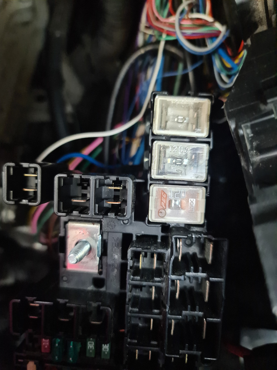 вставлен и прикручен — Toyota Vellfire (2G)