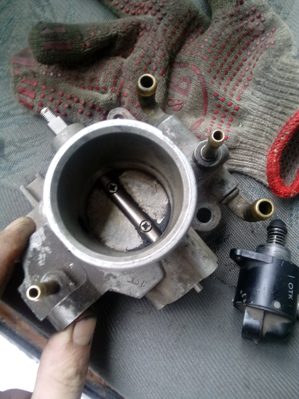 Дроссель спереди — Lada 2120 Надежда