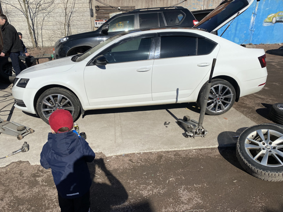 Замена колес в сборе R18 — Skoda Octavia A7 Mk3, 1,8 л, 2017 года ...