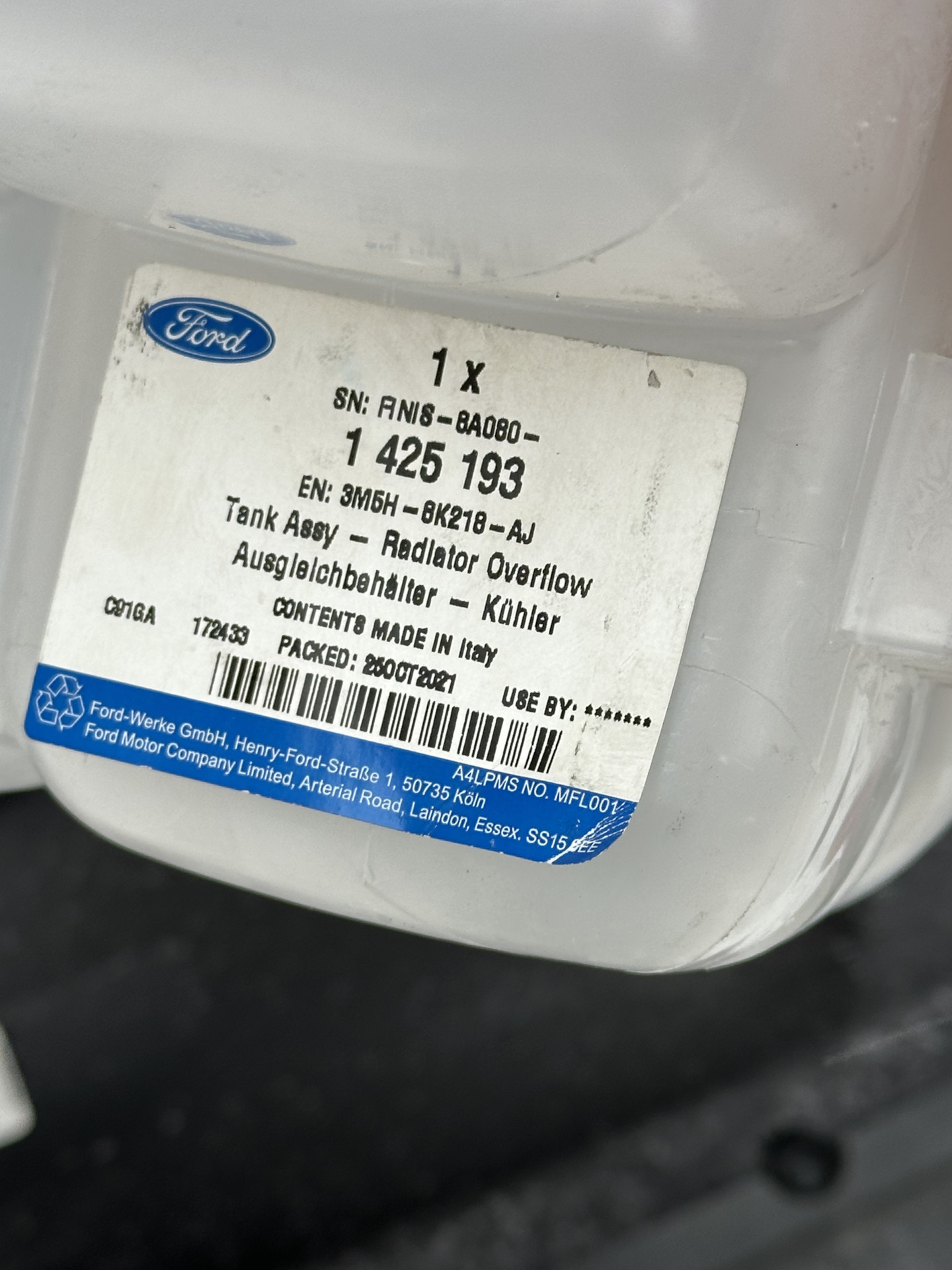 Замена расширительного бачка — Ford Focus Hatchback II, 2 л, 2010 года ...