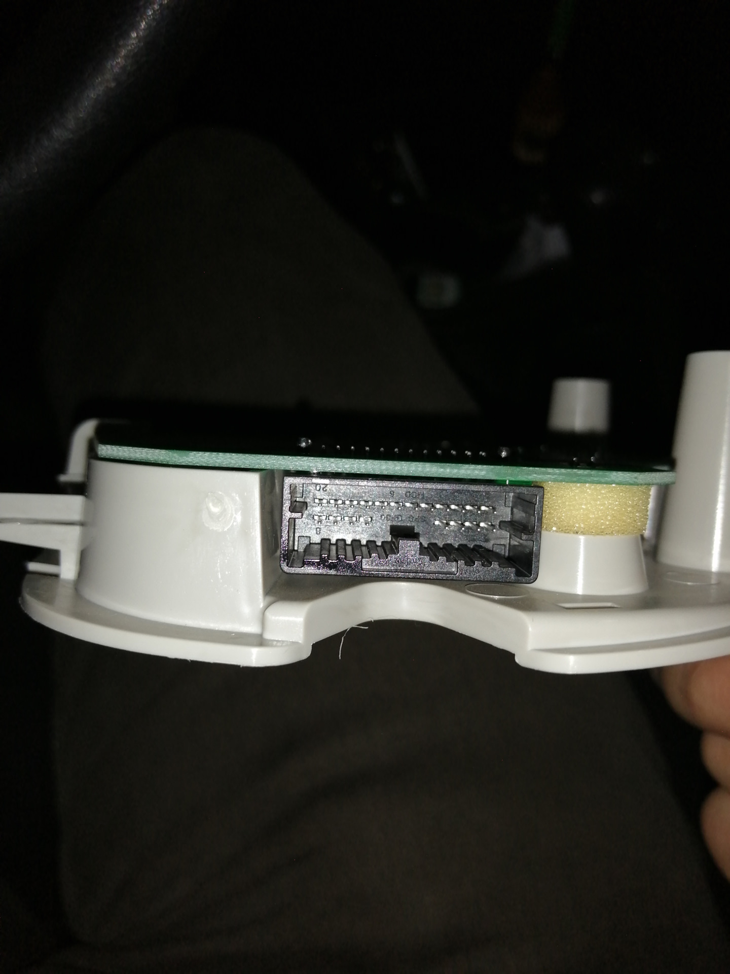 Плафон от Лада Веста для задних пассажиров в Лада Гранта Лифтбек FL ...