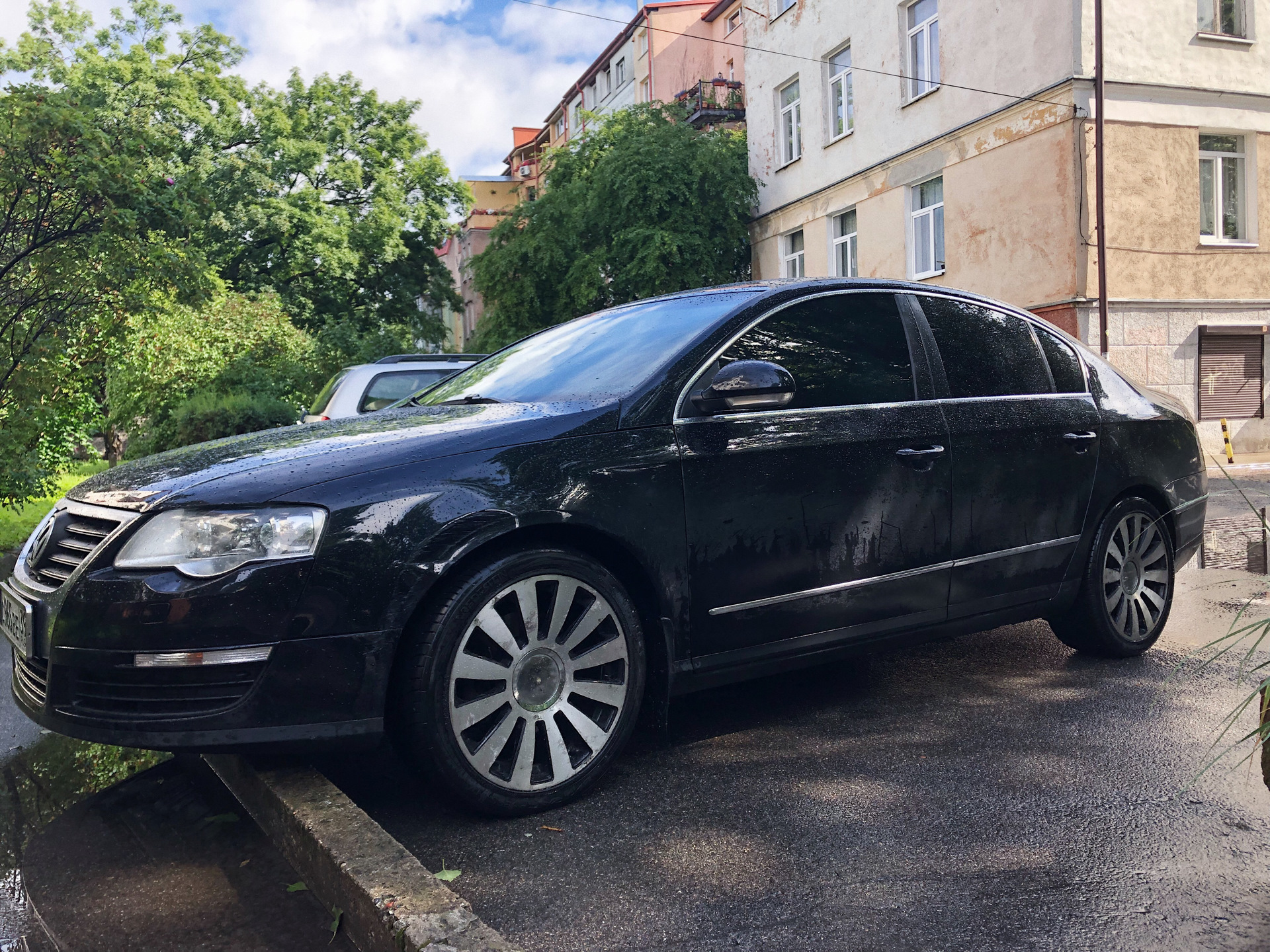 Пассат б6 на 18 дисках фото Новые 18 тапки - Volkswagen Passat B6, 2 л, 2008 года колёсные диски DRIVE2