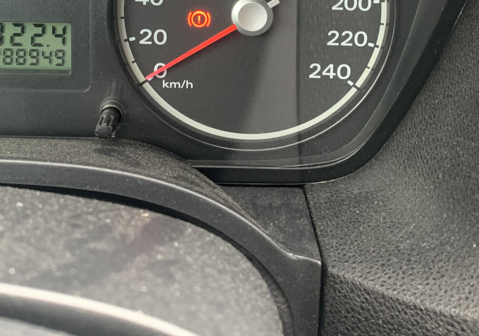 Периодически загорается знак ручника? — Ford Focus II Wagon, 1,6 л ...