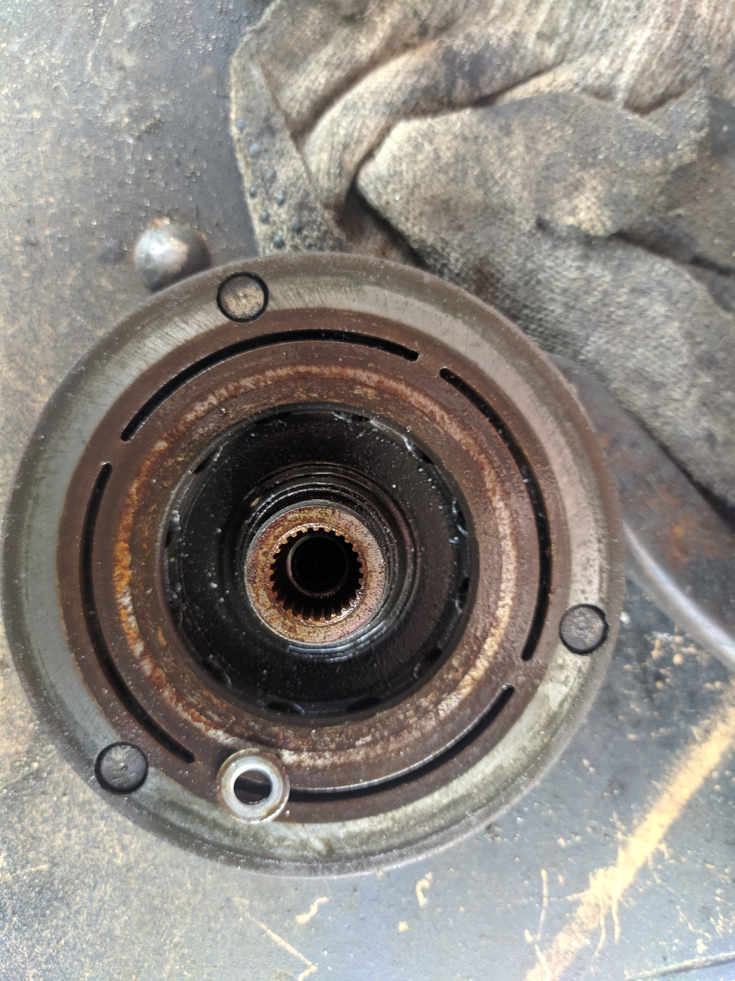 Замена подшипника шкива компрессора кондиционера Denso 7SBU16C — BMW 3 ...