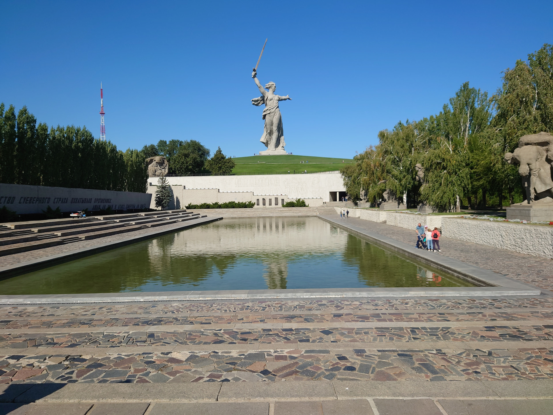 Про волгоград. Площадь героев Волгоград Мамаев Курган. Площадь героев Волгоград. Бассейн Волгоград Мамаев Курган. Историко-мемориальный комплекс Мамаев Курган название памятника.