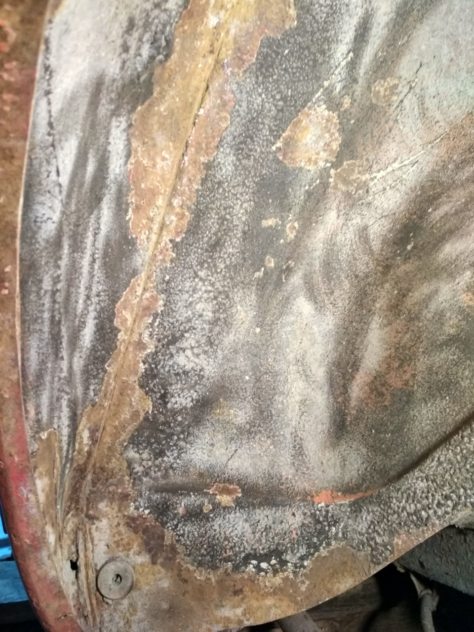 Заглушки в стаканы передних стоек — Ford Focus III Sedan, 2 л., 2011 ...