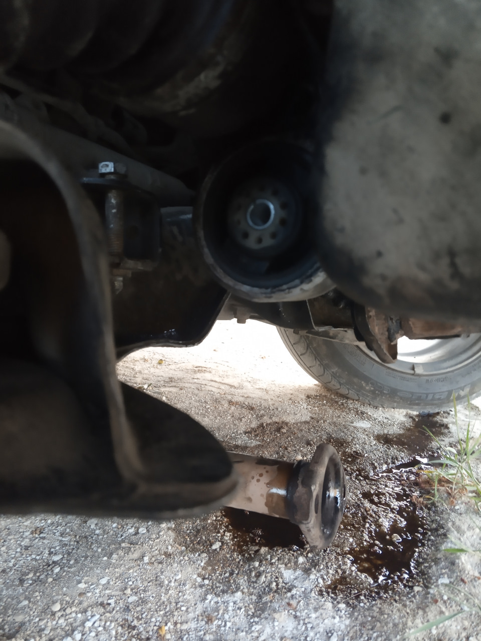 как же дорог мне этот сайлентблок нижней опоры двигателя — Peugeot 206 ...