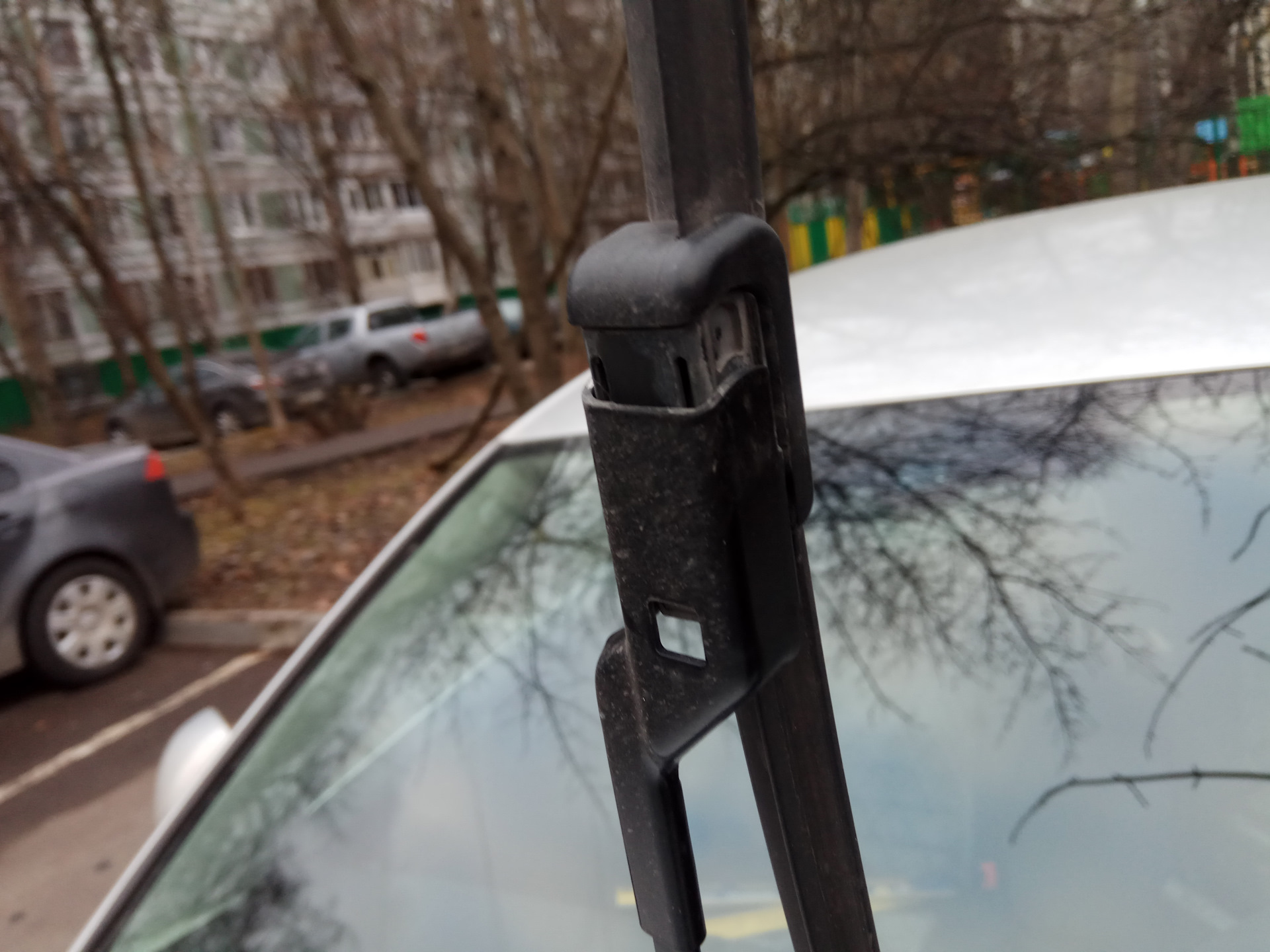 Замена щеток стеклоочистителя passat b7. Пассат замена дворников. Резинка для заднего дворника honda. Пассат замена дворников. Пассат замена дворников.