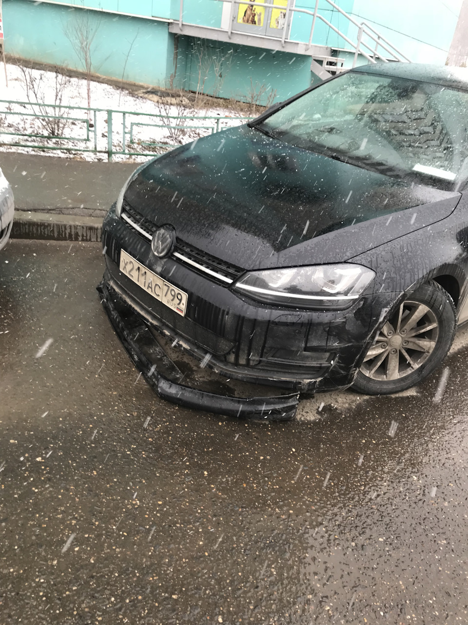 Ударили моя любима 😭😭 — Volkswagen Golf Mk7, 1,4 л, 2013 года | тюнинг |  DRIVE2