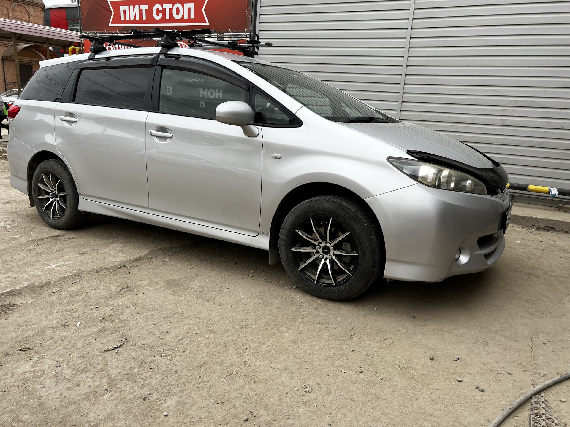 Резина на тойота виш. Диски Тойота Виш. Toyota Wish 17. Шины Toyota Wish. Колеса р 17 Тойота Виш.