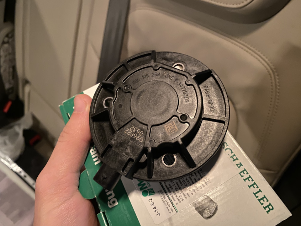 Замена электромагнитного клапана — Audi Q5 (1G), 2 л, 2010 года ...