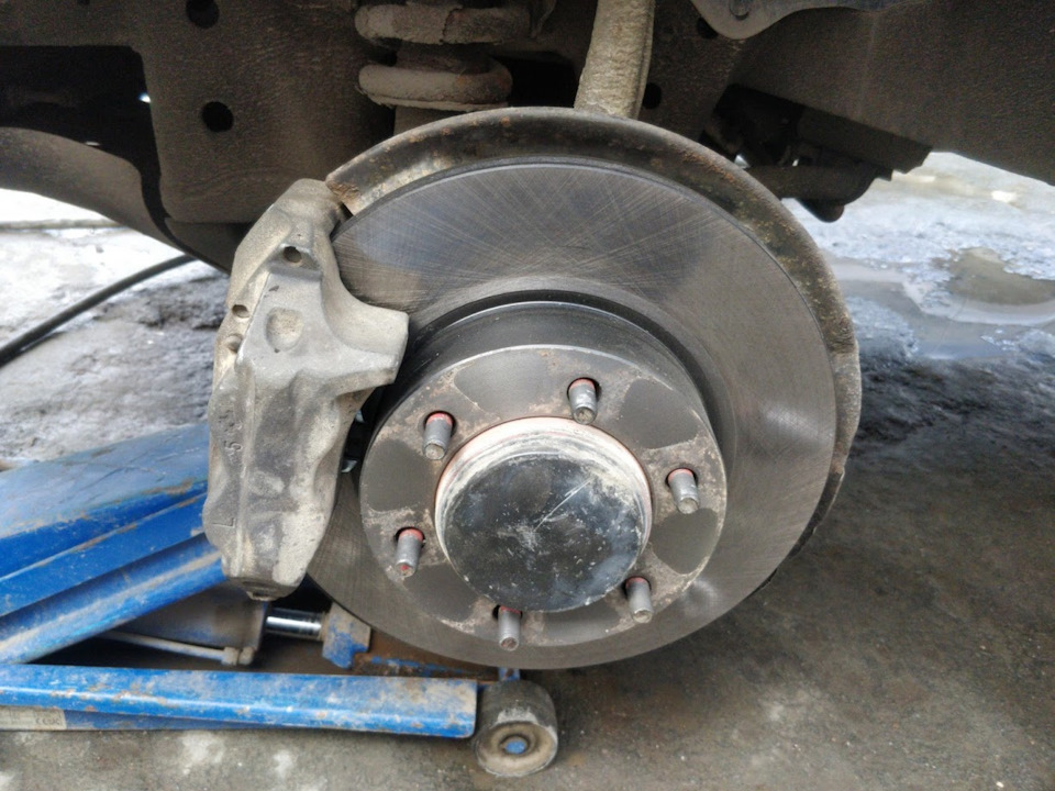 Для истории: нижние шаровые + тормоза — Toyota Hilux Surf (3G), 3 л ...