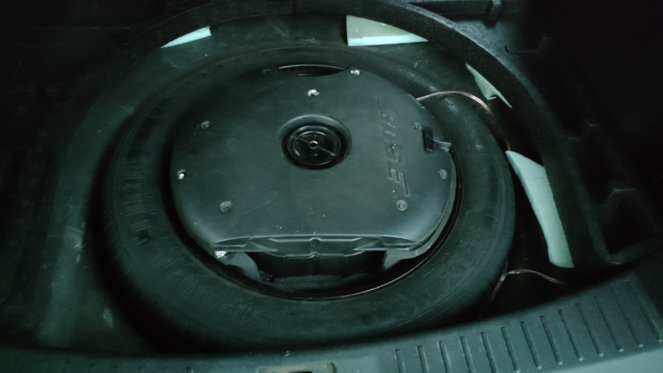 Саб Bose в докатке. — Ford Kuga (2G), 2 л, 2013 года | автозвук | DRIVE2