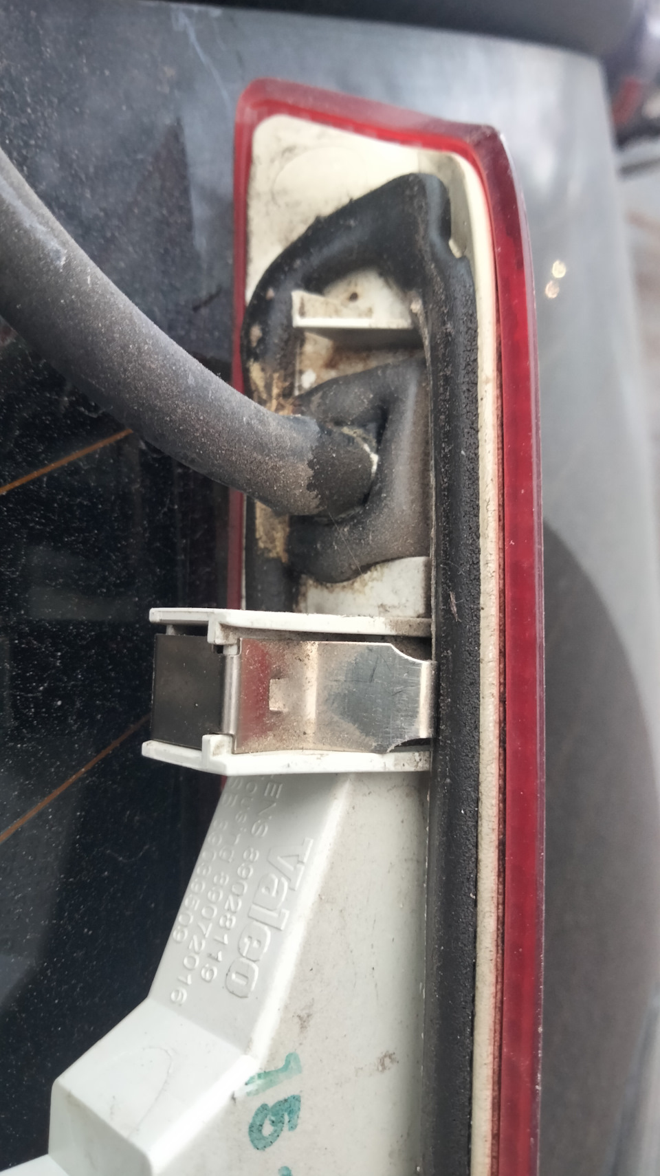 Замена лампочки стоп сигнала в задней двери. — Ford S-Max (1G), 2 л ...
