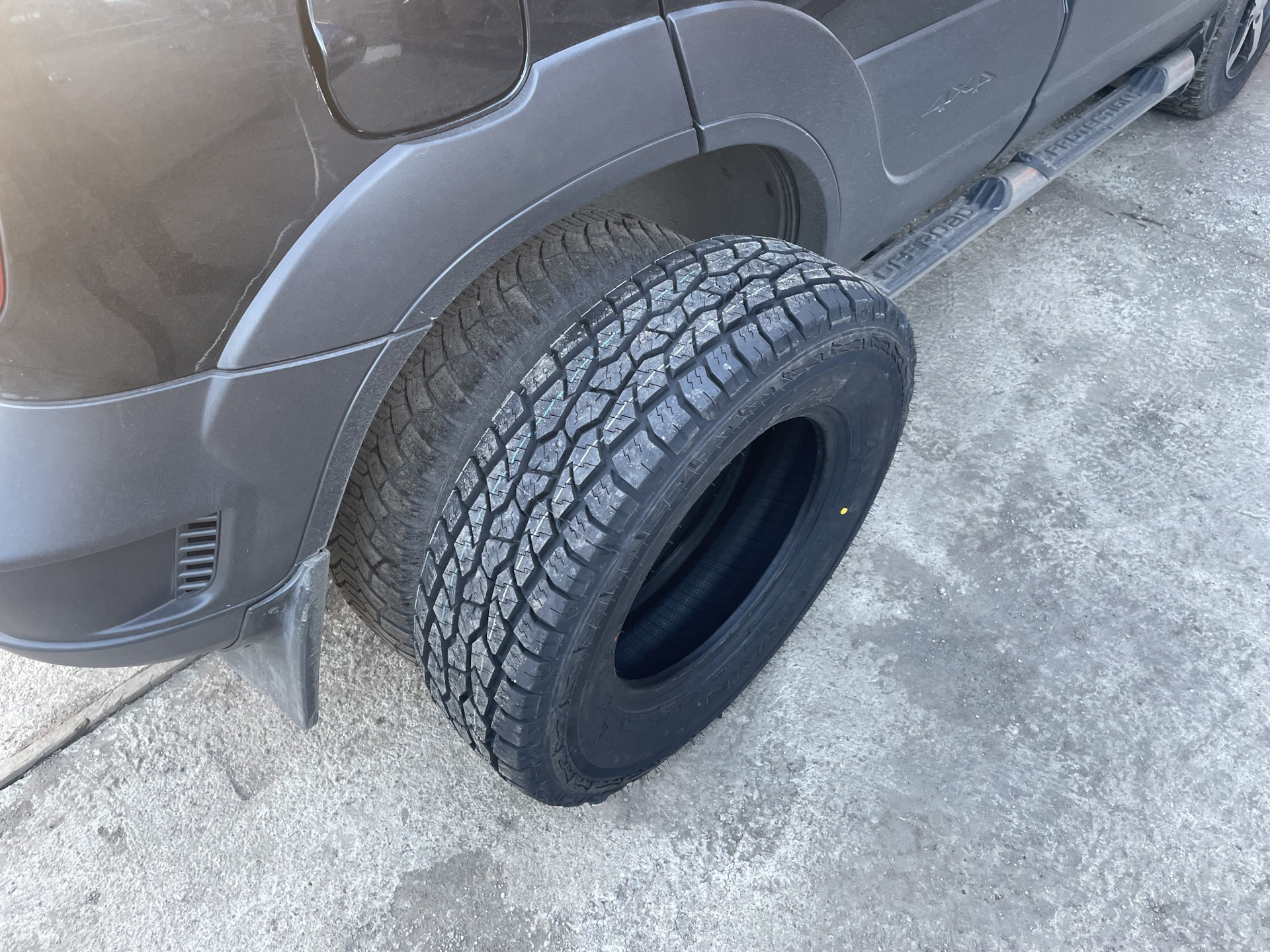 Летняя А/Т резина — Chevrolet Niva GLX, 1,7 л, 2012 года | шины | DRIVE2