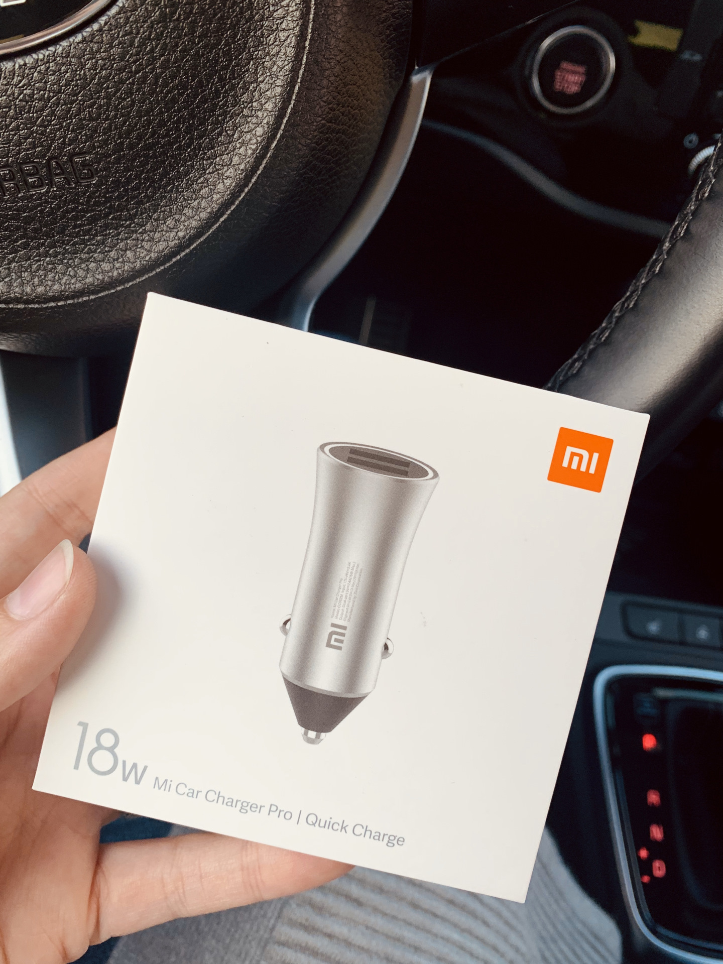 Xiaomi car. Xiaomi mi car Charger Pro. Xiaomi car Charger Ford Focus 3. Xiaomi car Charger в RAV 4 2020. Автомобильная зарядка для Xiaomi mi 10 Pro.