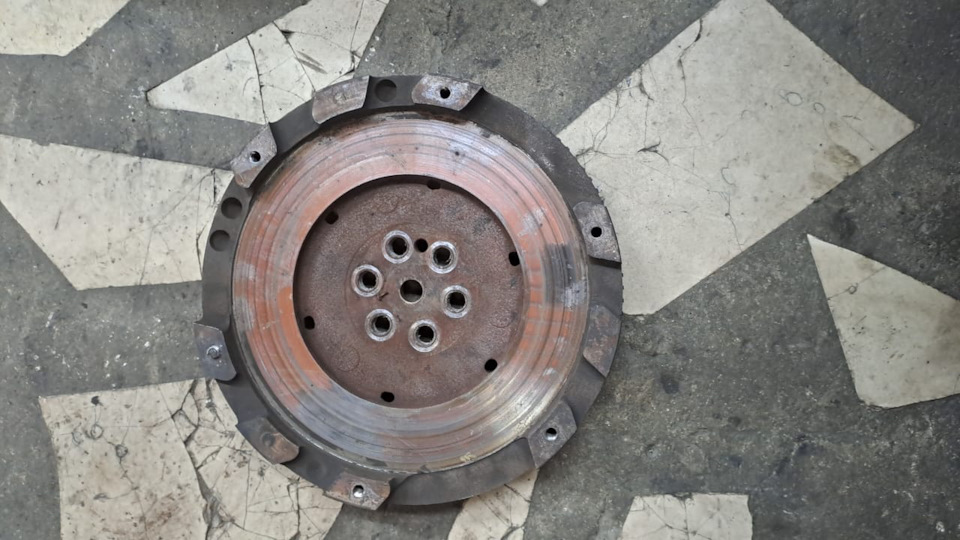 Пробуксовывает сцепление начинаем то — DRIVE2