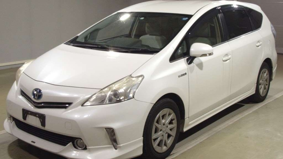 Toyota Prius Alpha 2011