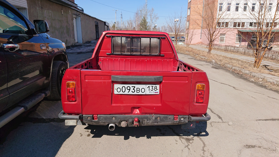 Задние фары пикап. Задние фары пикап. Хайлюкс задний фонарь на крышке багажника. Задние фары пикап. Задние фары пикап.