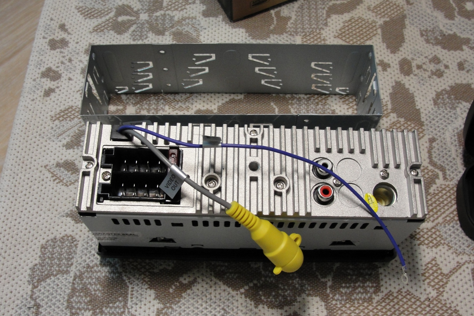 схема подключения линейного выхода к штатной магнитоле. схема подключения преобразователя к штатной магнитоле. Conectar puede transporter что такое. линейный преобразователь для сабвуфера алпайн. магнитола без линейного выхода.