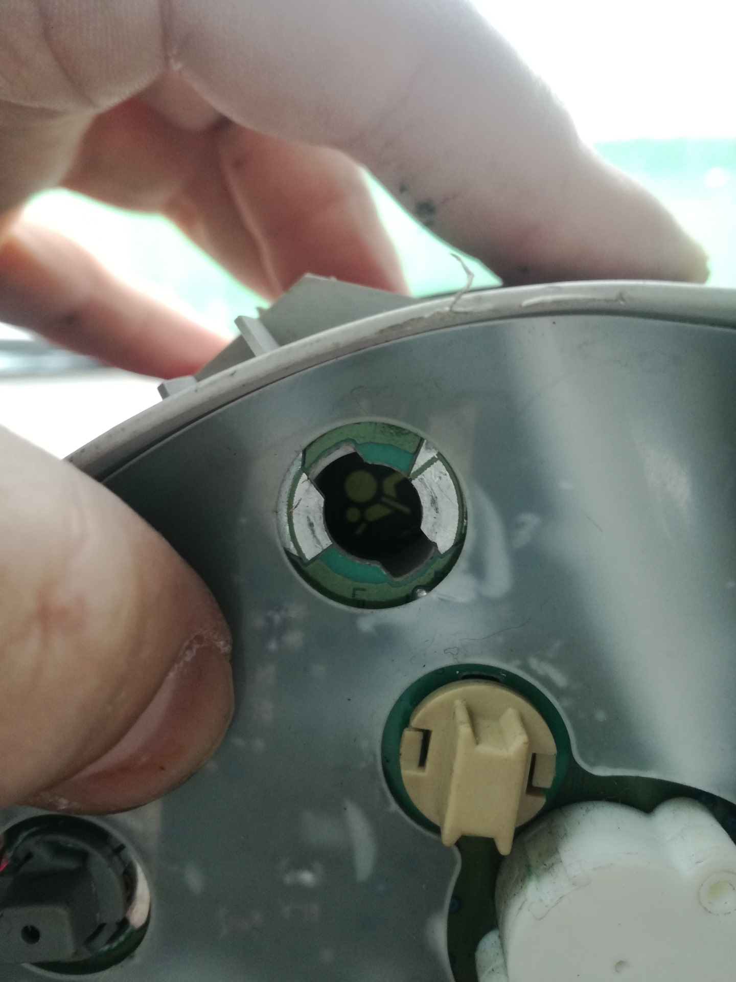 Форд фокус 1 1. Лампочка приборной панели газ 31105. Форд мондео 3 лампы комбинация приборов. Лампы приборной панели peugeot 206. Вольво fh12 лампочки панели приборов.