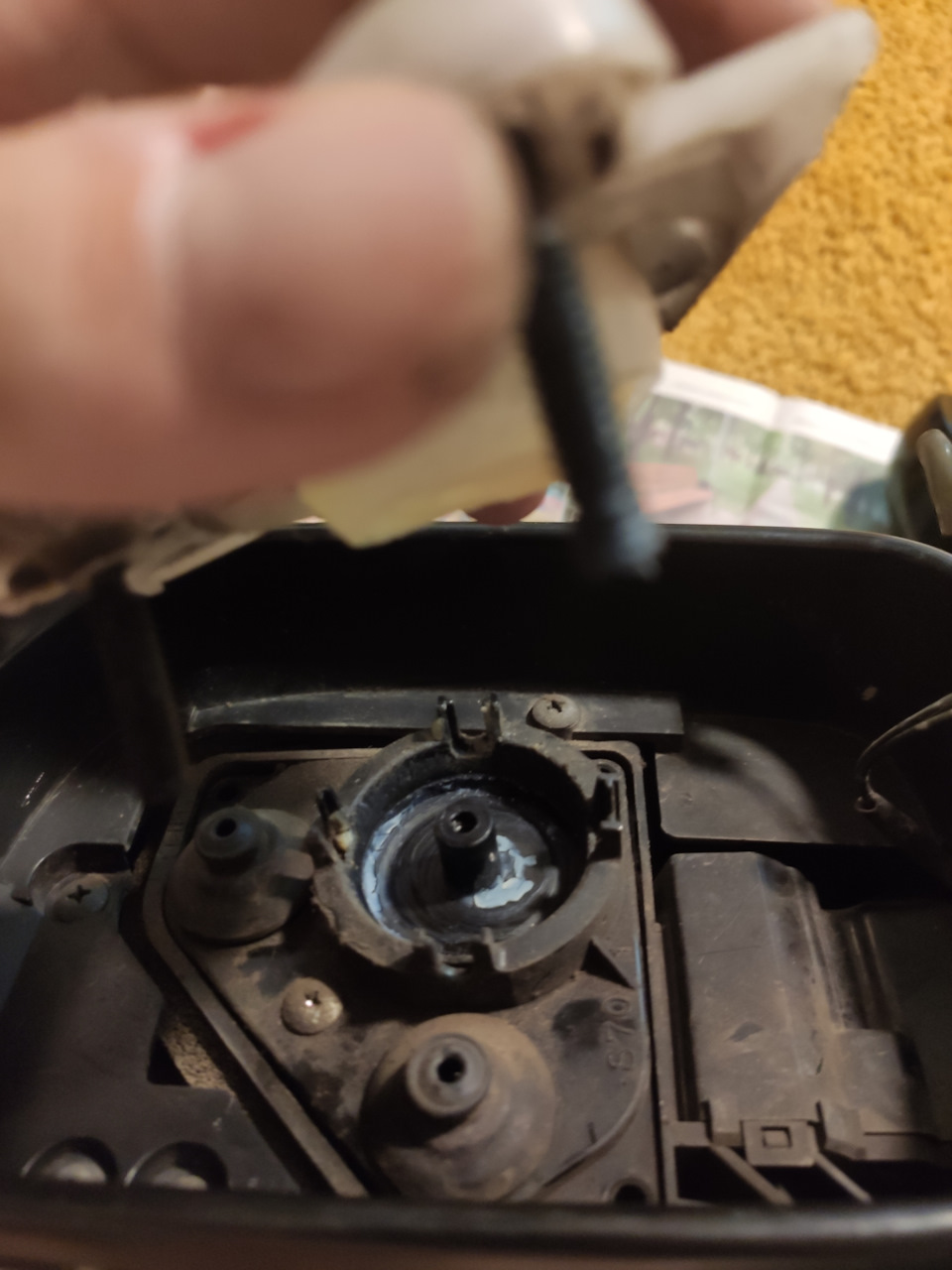 для чего зеркало на крыле праворульных авто