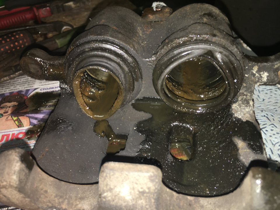 Устраняем подклинивание переднего суппорта — Nissan Maxima IV (A32), 3 ...