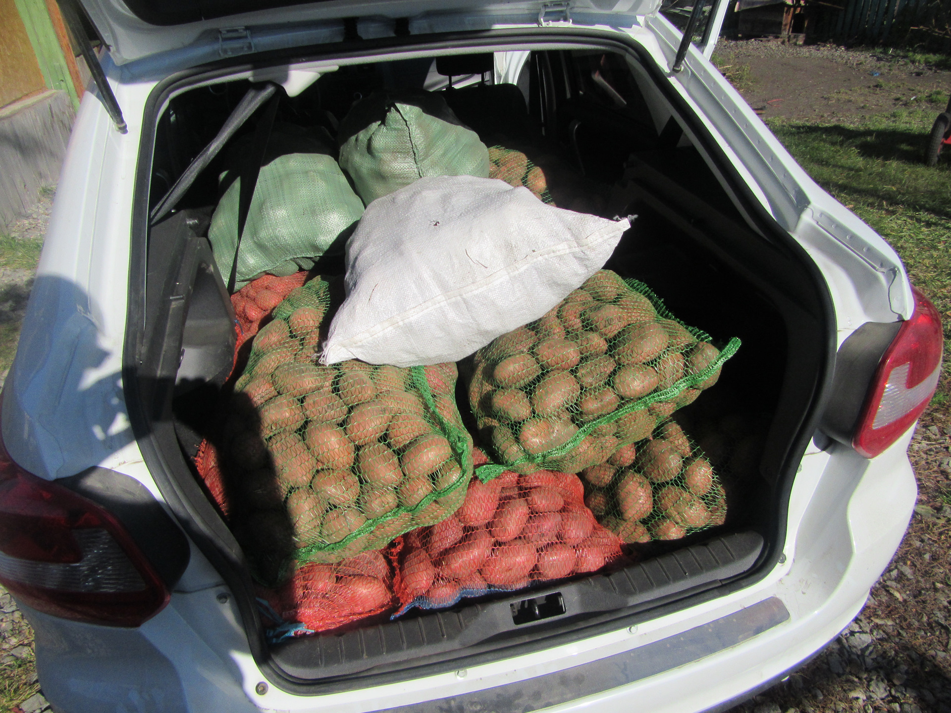 Грузоподъемность гранты. 48 вёдер картошки. Тяжело, но можно, если ...