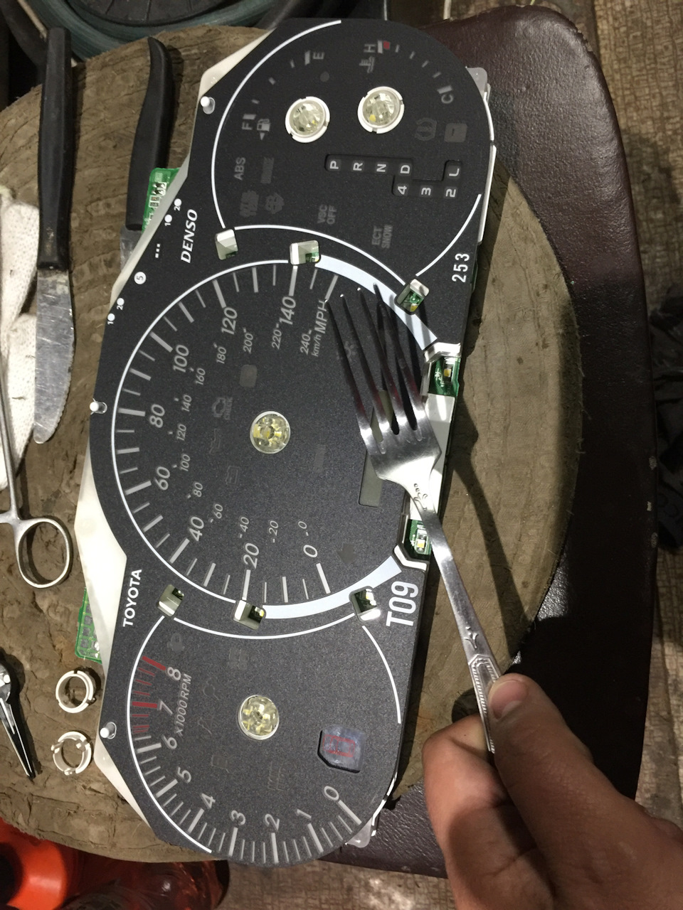 Стрелки приборки в пьяном угаре! Молдинг красивый и ему пофиг. — Lexus ...