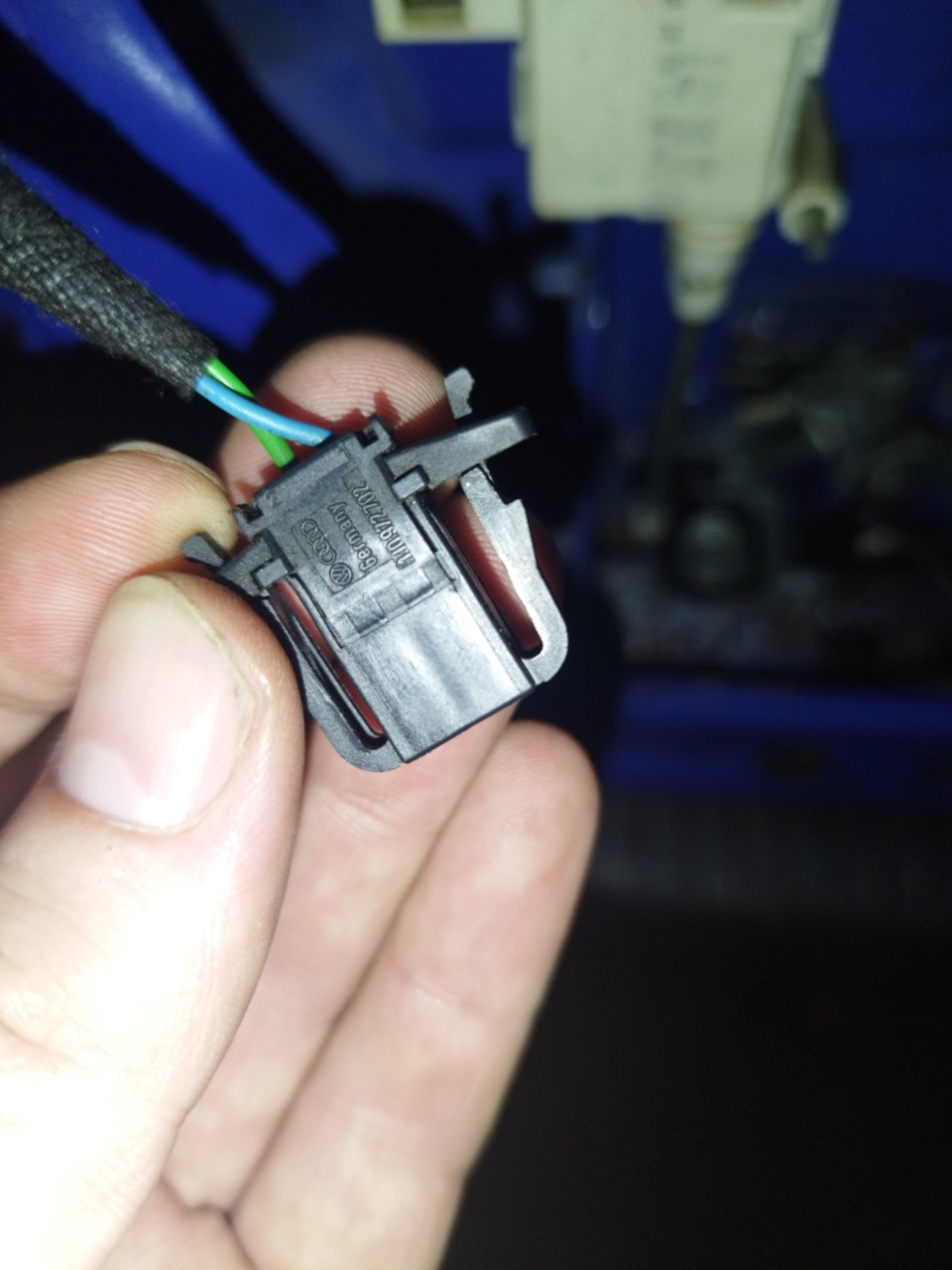 Не открывается замок багажника — Volkswagen Golf Mk4, 1,4 л, 2001 года ...