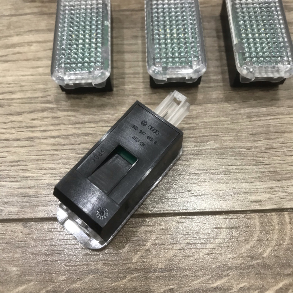 OEM LED подсветка пространства ног VAG на Volkswagen Golf Mk6 ...