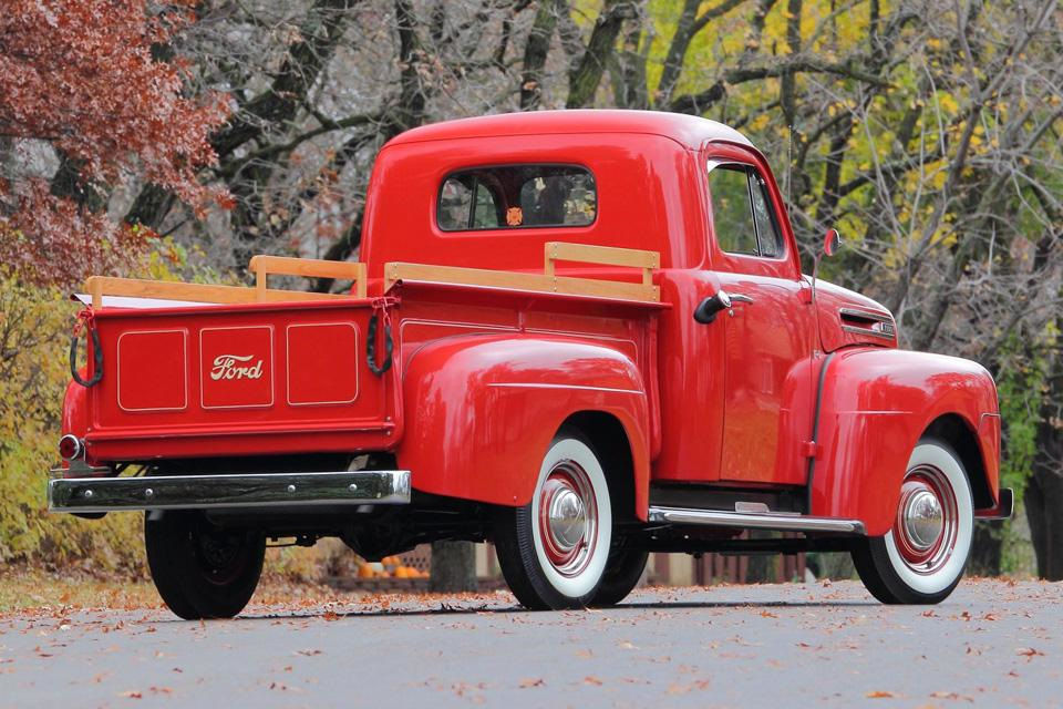 Retro Ford 1948 Pickup