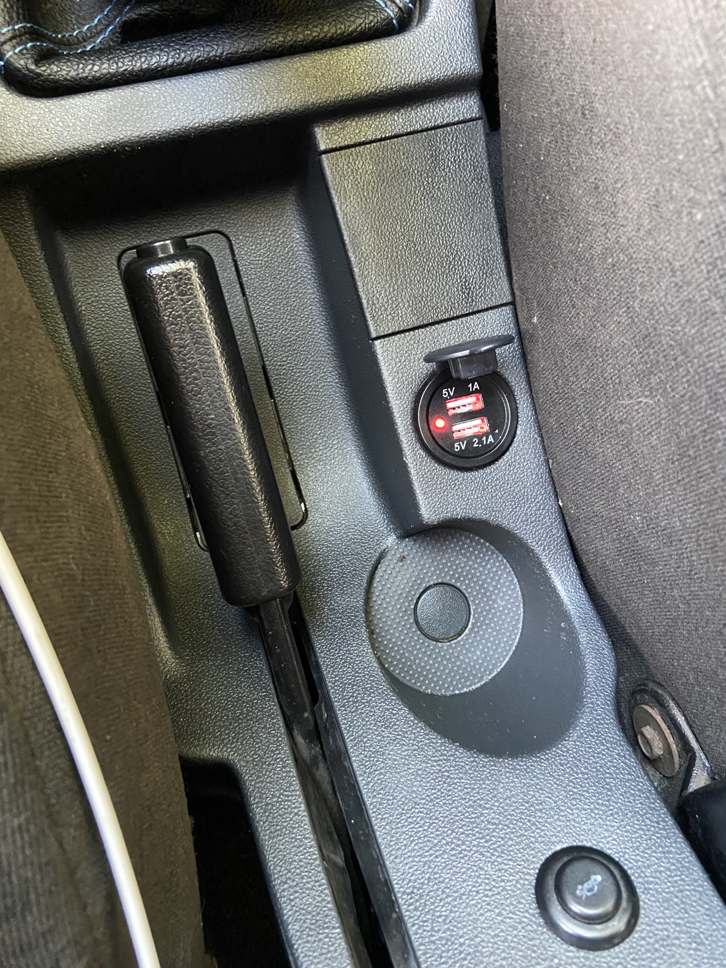 Энергия, питание, розетка вместо прикуривателя — Lada Приора хэтчбек, 1 ...