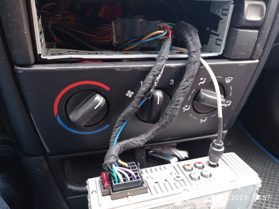 Шипение радио, свет в багажнике — Opel Vectra B, 1,6 л, 1996 года ...