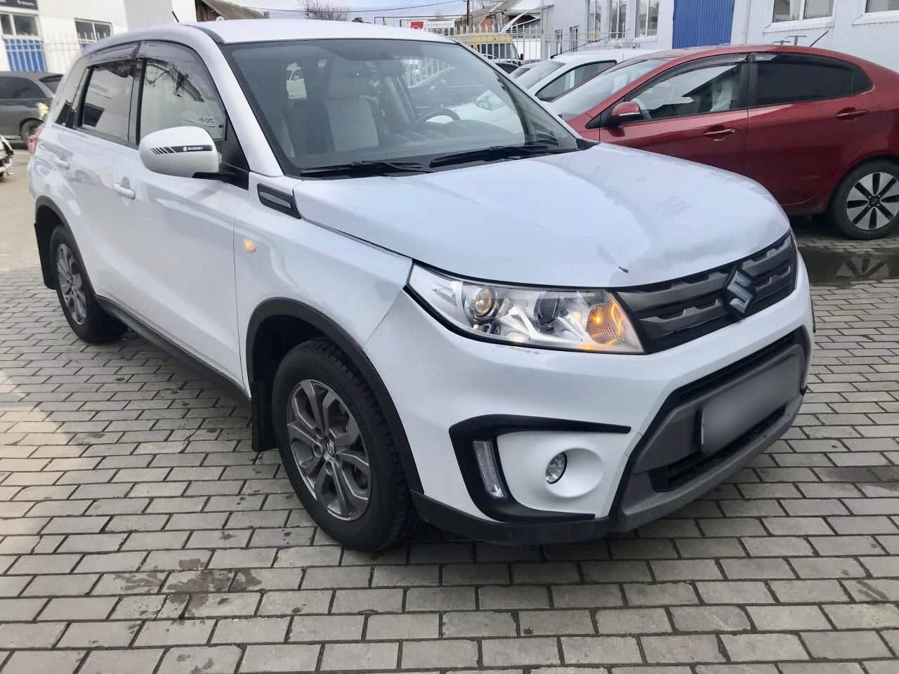 Suzuki Vitara белая