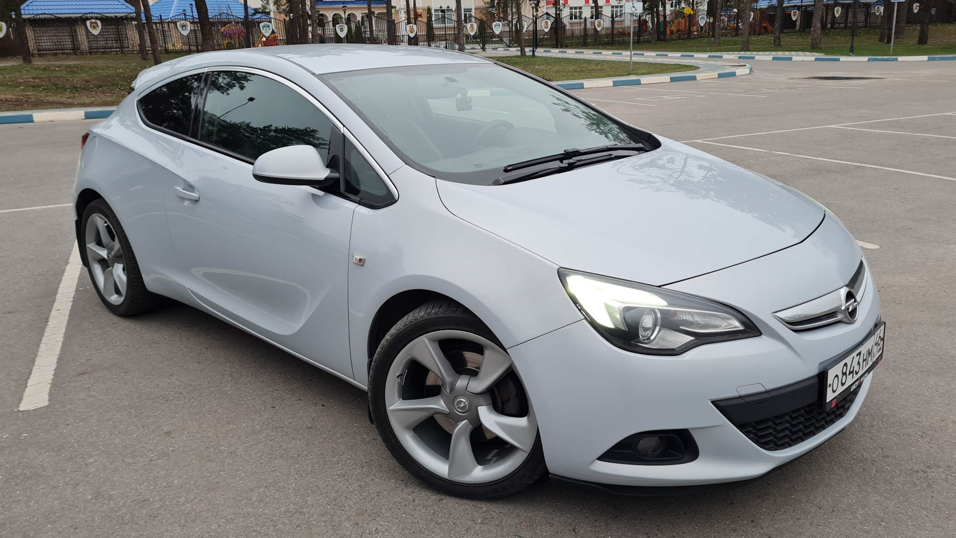 Opel Astra J GTC 1.8 бензиновый 2012 | на DRIVE2