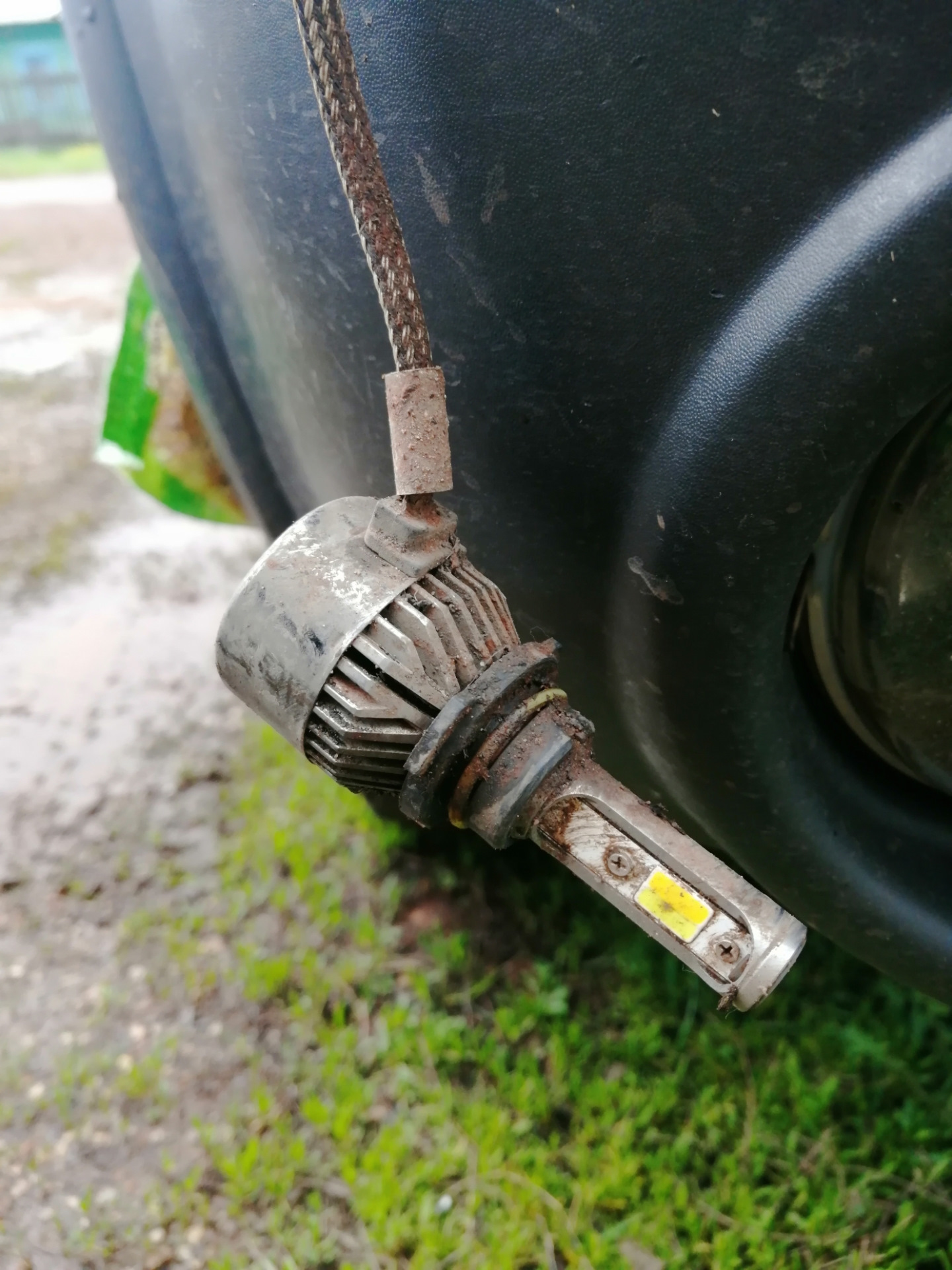Замена лампы переднего поворотника — Ford Maverick II, 2,3 л, 2005 года ...