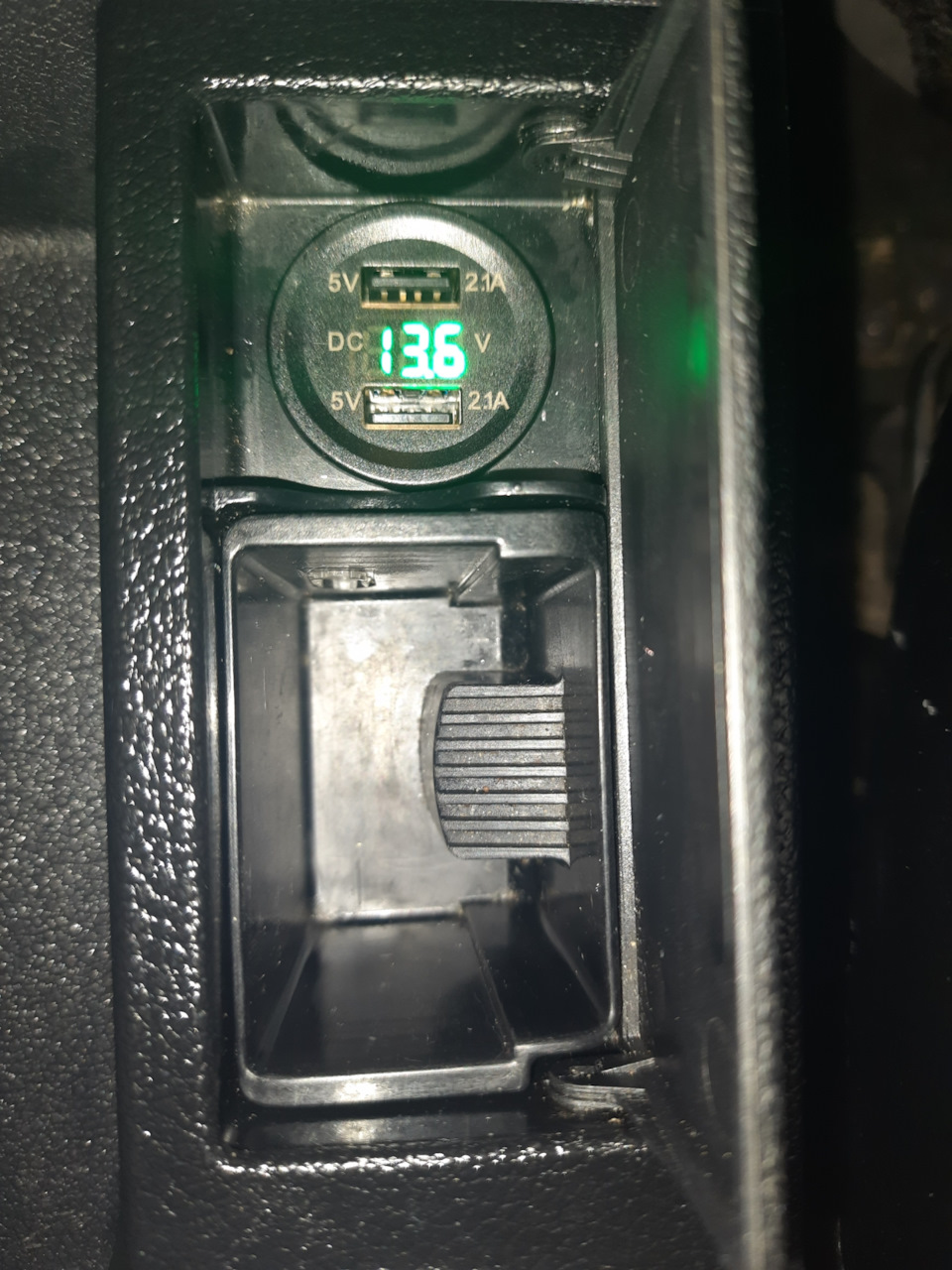 Part #22. Зарядка вместо прикуривателя — Ford Mondeo III, 2 л, 2003 ...