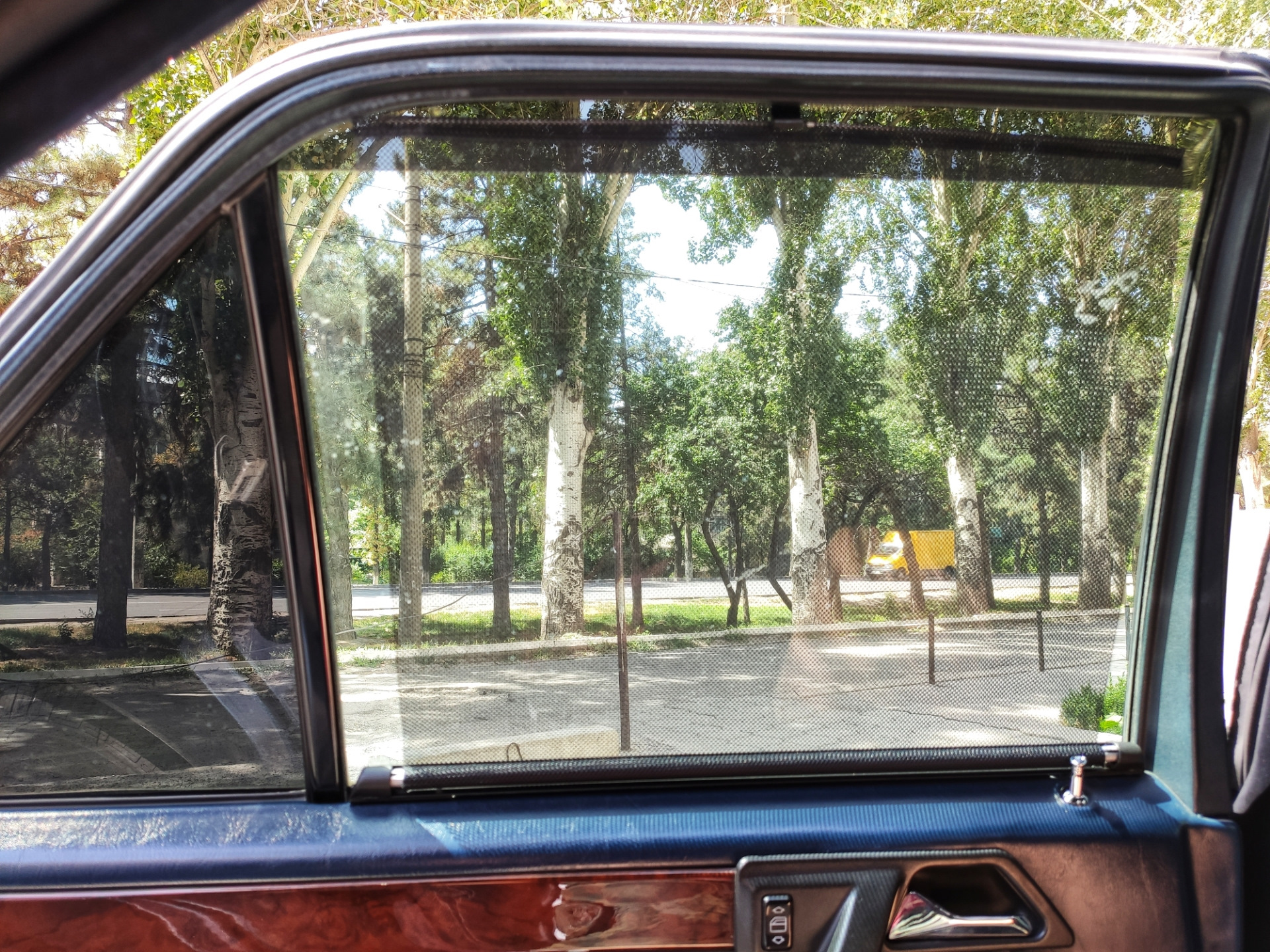 Шторки вместо тонировки — Mercedes-Benz E-class (W124), 3,2 л, 1994 ...