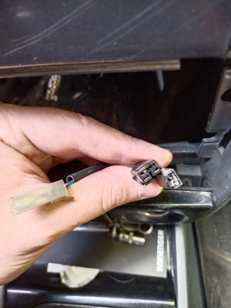 Розетка usb, вместо прикуривателя — KIA Spectra, 1,6 л, 2008 года ...