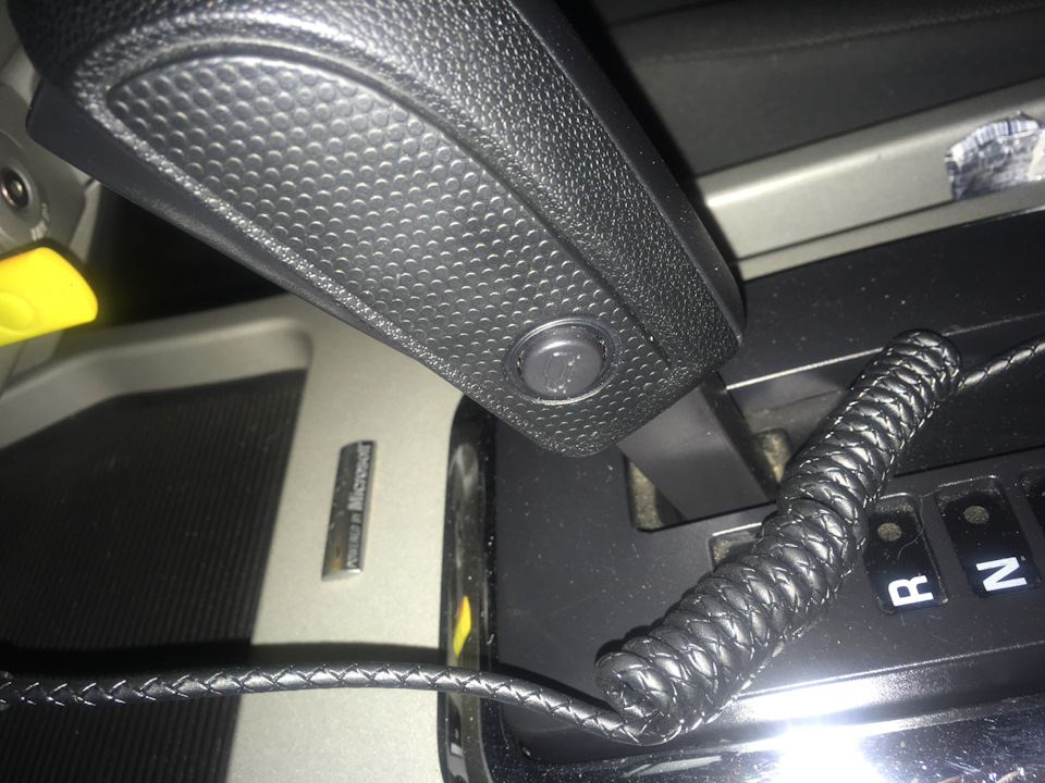 Кнопка на селекторе акпп — Ford Escape (2G), 2,5 л, 2010 года ...