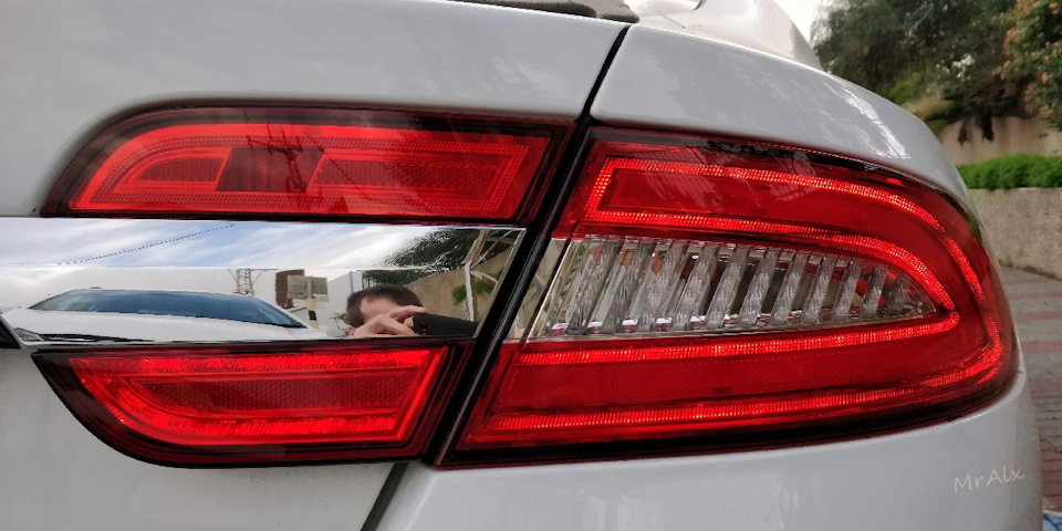 Фонарь ягуар xf. Фонари ягуар. Ягуар xf задние фонари. Zamena zadnej porotivotumanki jaguar xf. Фонари ягуар.