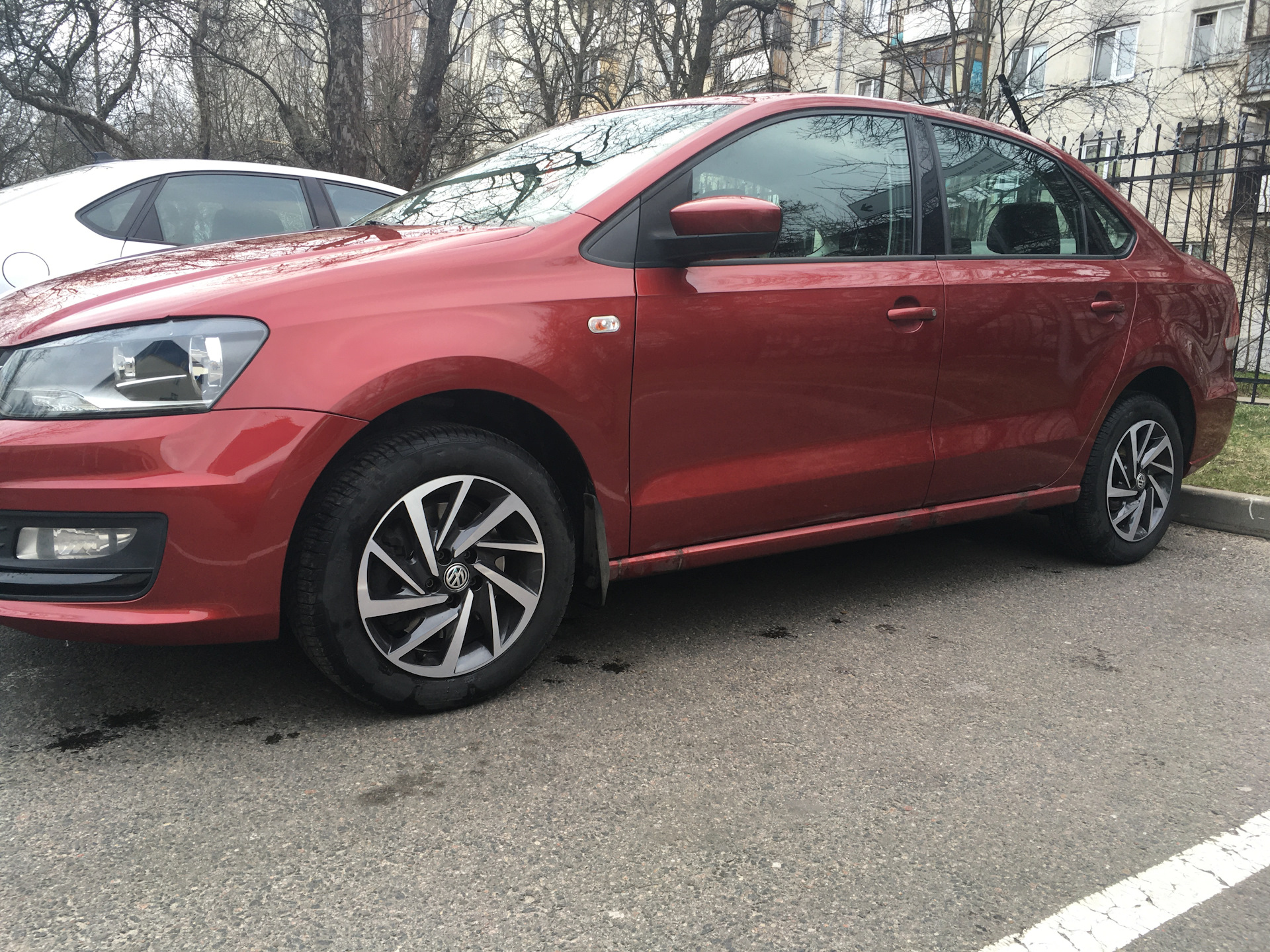 Одел летнюю обувь P.s. Литые диски r15 — Volkswagen Polo Sedan, 1,6 л, 2016  года | колёсные диски | DRIVE2