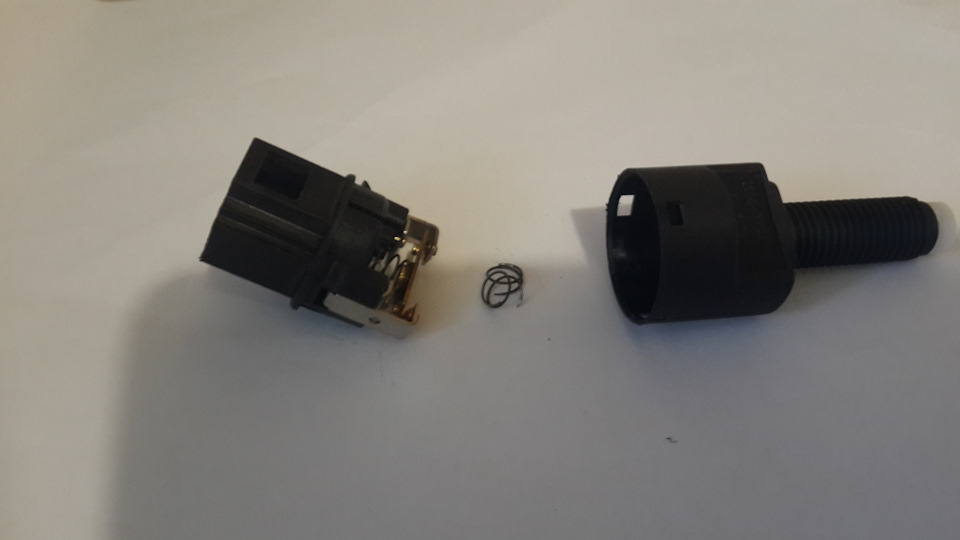 Поломка датчика педали тормоза… — LADA Приора универсал, 1,6 л., 2013 ...