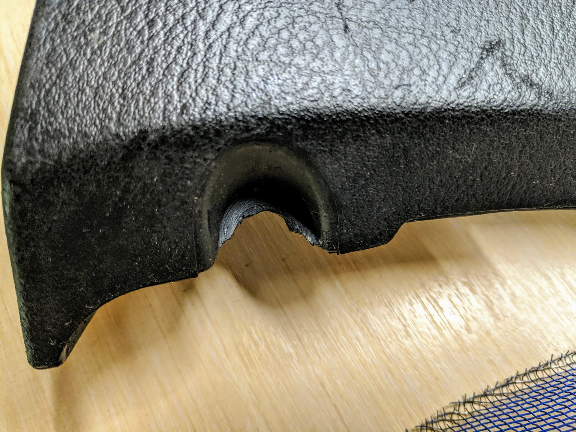 Ремонт отверстий крепления салонного пластика — Volkswagen Bora (1G), 1 ...