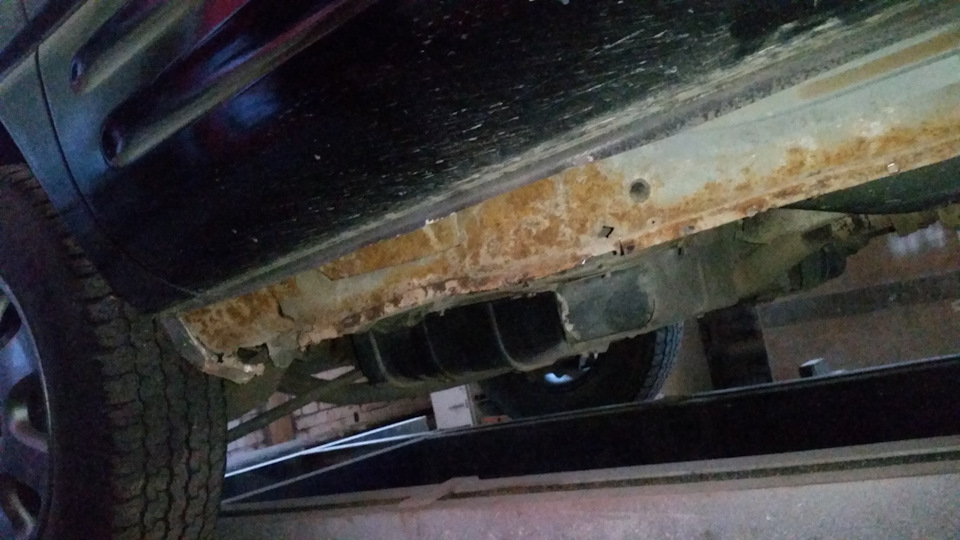 Квадратная труба вместо порогов и обработка днища — Toyota RAV4 (I), 2 ...