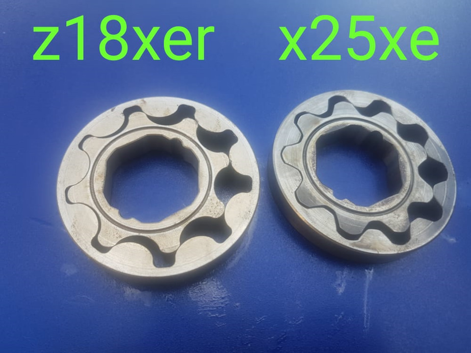 Шестерни масляного насоса слева — Z18XER. Справа — x25xe — Opel Vectra B