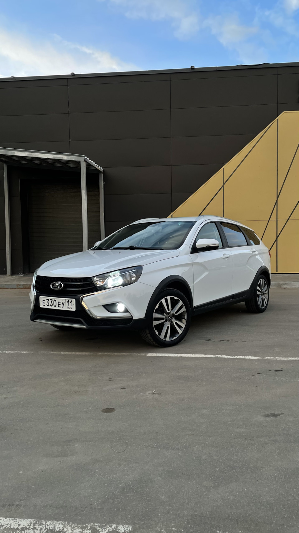 Постановка на учет, красивые номера. — Lada Vesta Cross, 1,6 л, 2021 года |  другое | DRIVE2