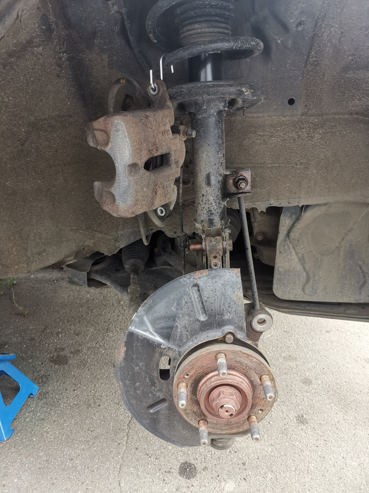 Люфт подшипника ступицы. — KIA Sportage (3G), 2 л, 2013 года | своими ...